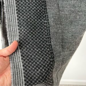 NWOT Men’s grey scarf, 13Wx37L